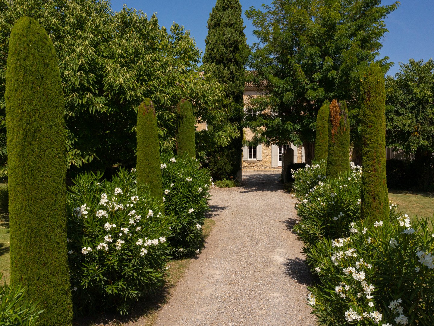 4 - Mas Le Thor: Villa: Exterior