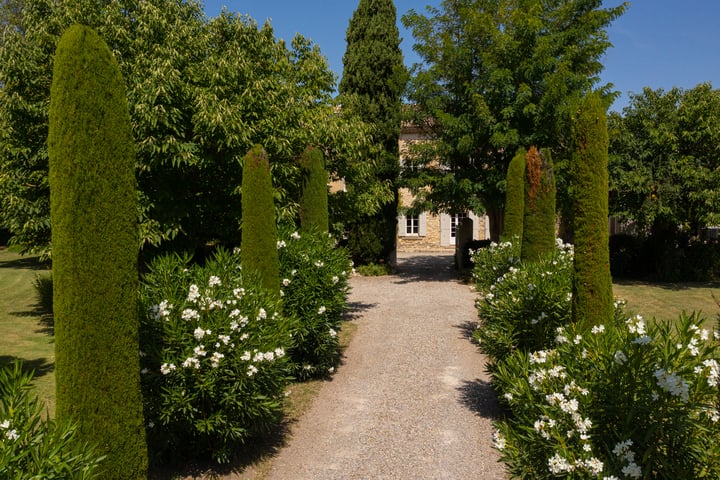 4 - Mas Le Thor: Villa: Exterior