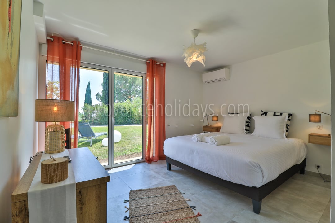24 - Le Mas du Pêcheur: Villa: Bedroom