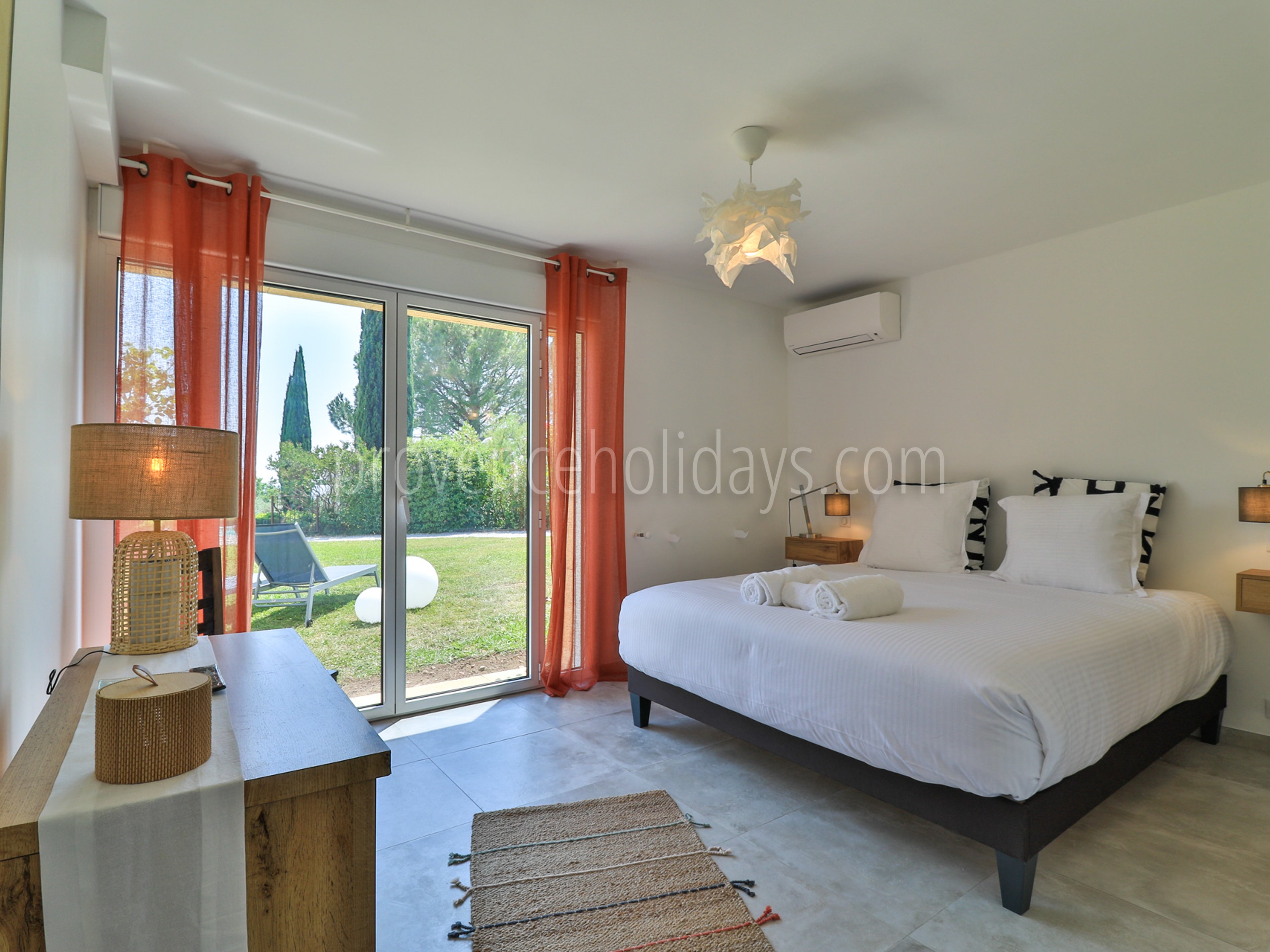 24 - Le Mas du Pêcheur: Villa: Bedroom