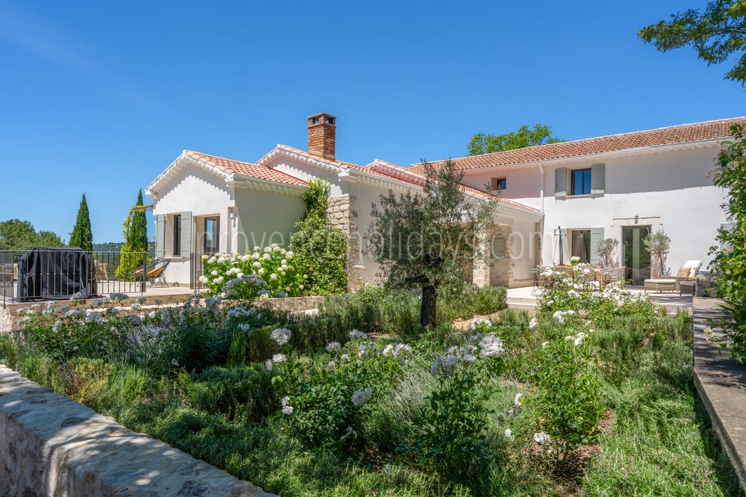 Renovated Provencal house surrounded by lavender fields