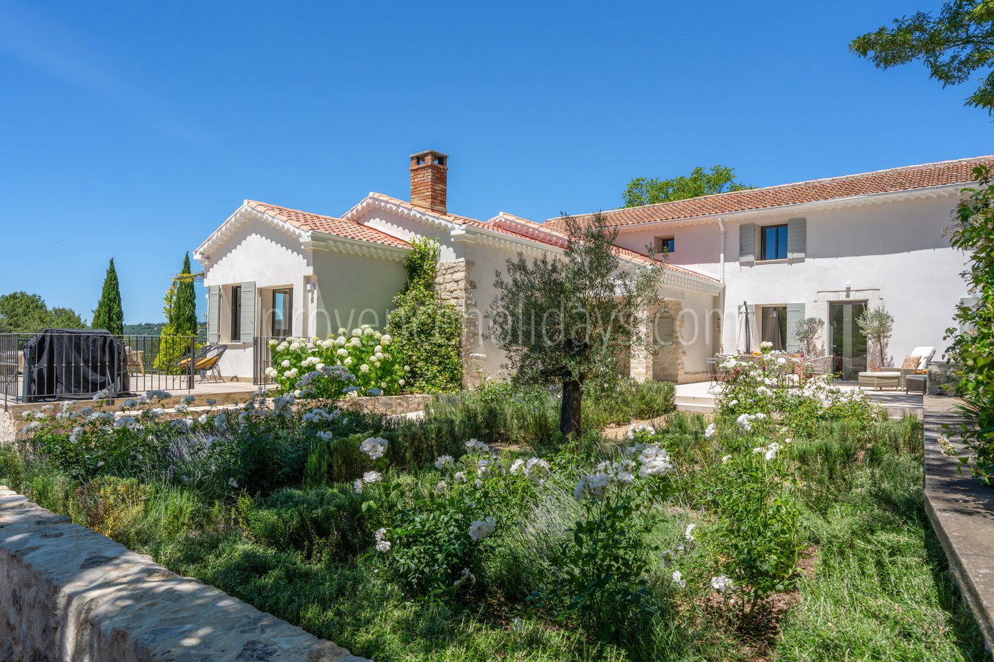 -2 - La Villa aux lavandes: Villa: Exterior
