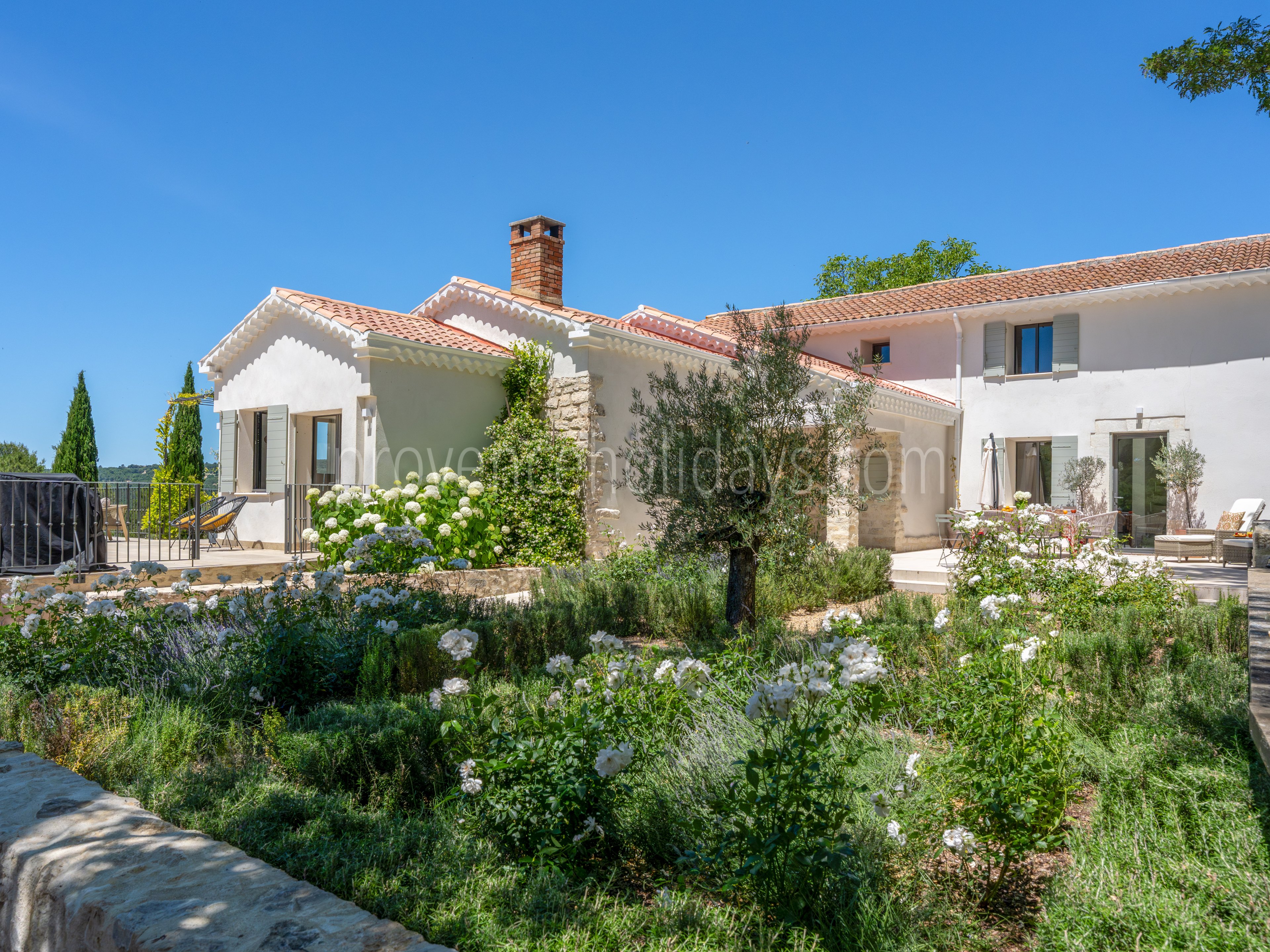 -2 - La Villa aux lavandes: Villa: Exterior