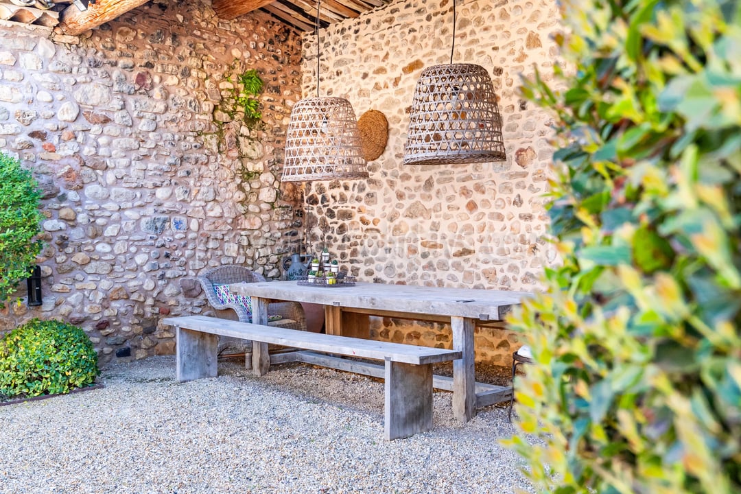 7 - Mas with inner courtyard in Gordes: Villa: Exterior