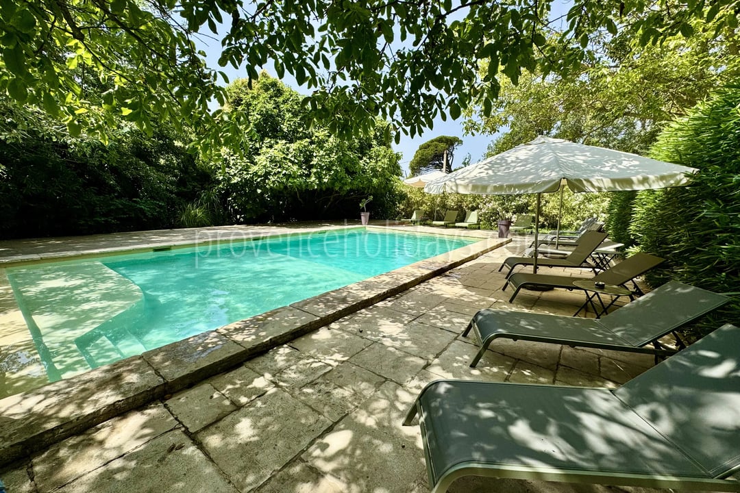 Early 16th-Century Bastide on 2+ ha (4.94+ ac) in Sorgues - Swimming Pool