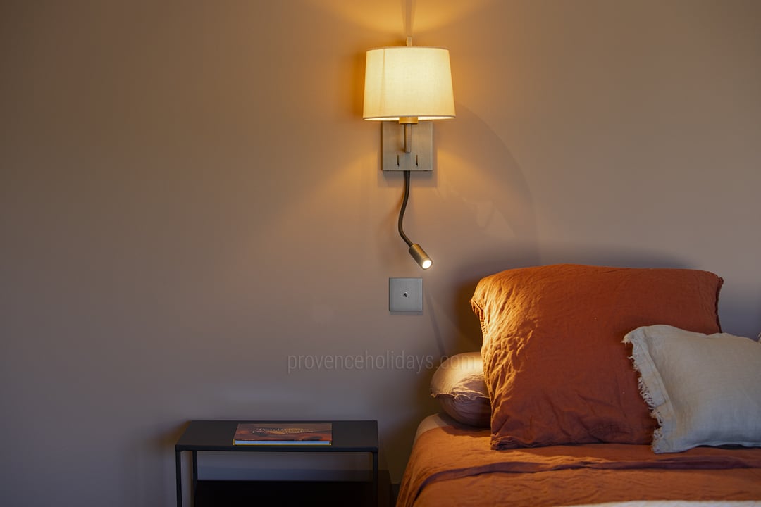 30 - Mas des Lions: Villa: Bedroom