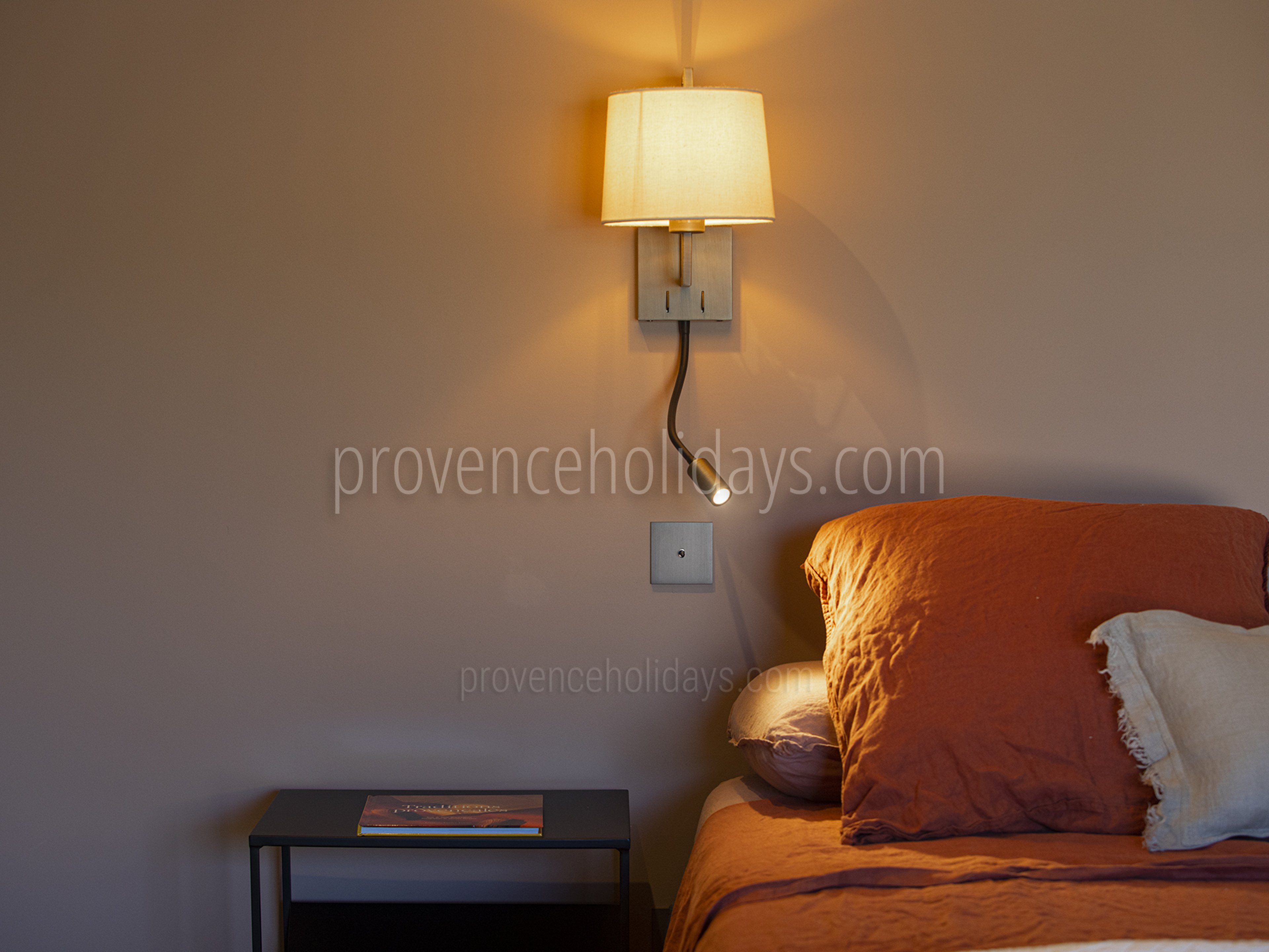 30 - Mas des Lions: Villa: Bedroom