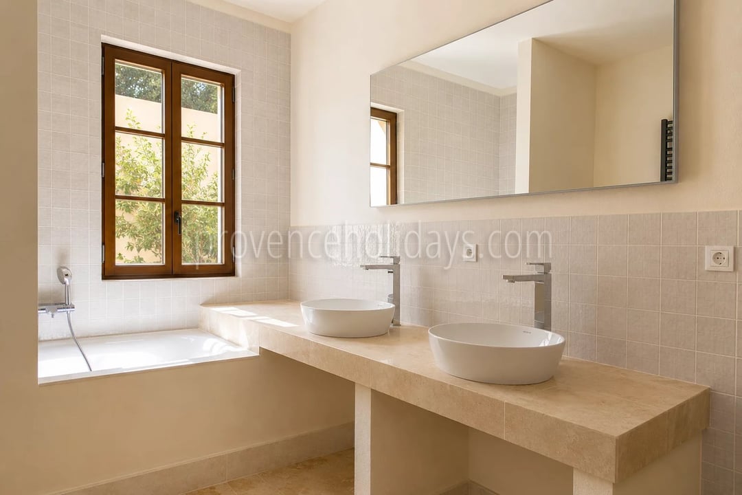 17 - Mas contemporain à Eygalières: Villa: Bathroom