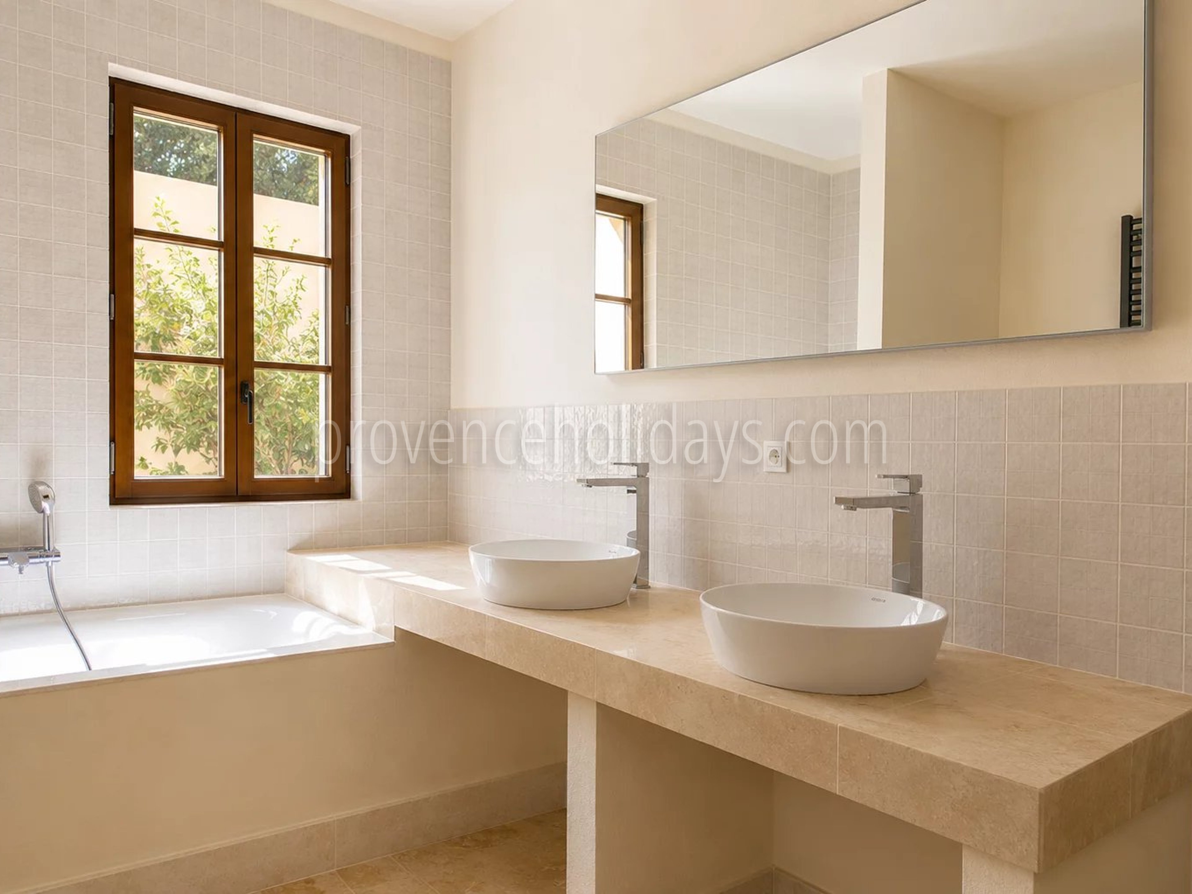 17 - Mas contemporain à Eygalières: Villa: Bathroom