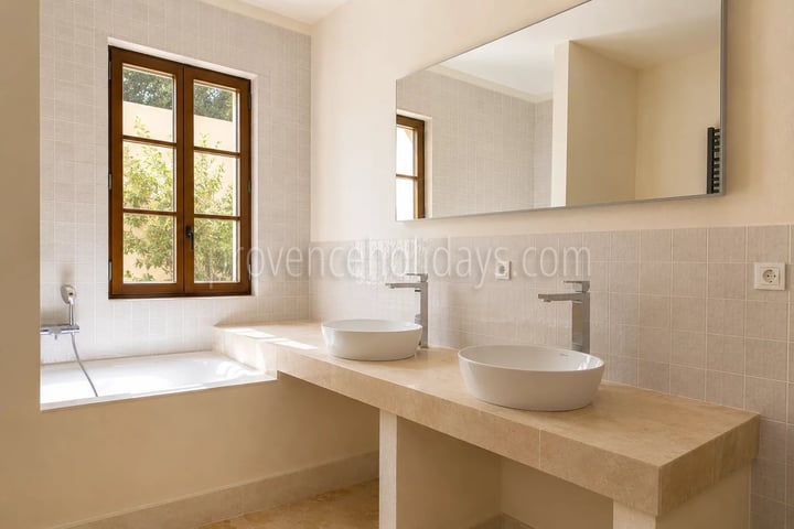17 - Mas contemporain à Eygalières: Villa: Bathroom