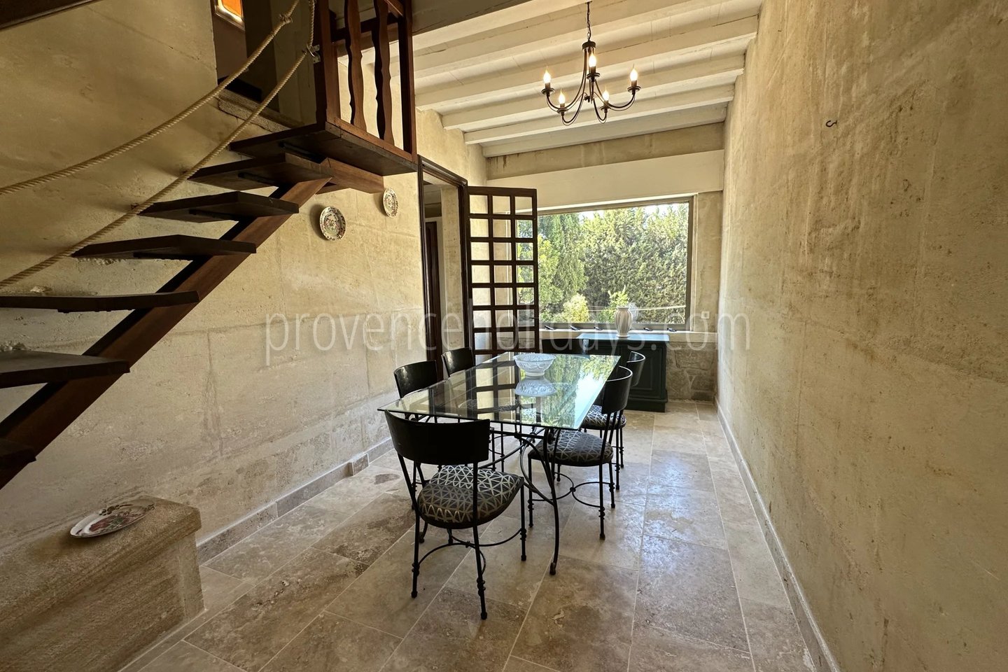 13 - Gerenoveerd huis in Fontvieille: Villa: Interior