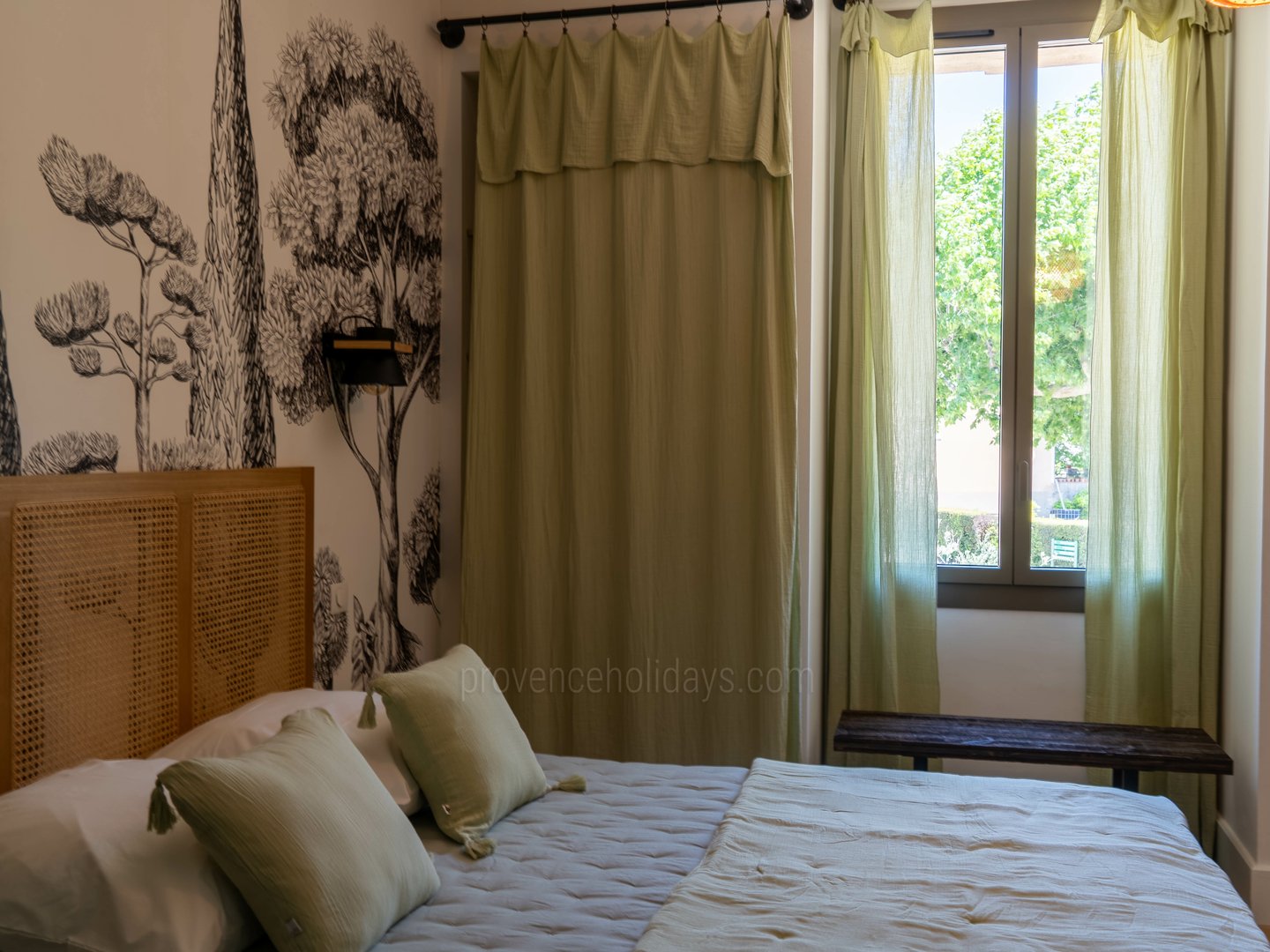 29 - Bastide Leontin: Villa: Bedroom