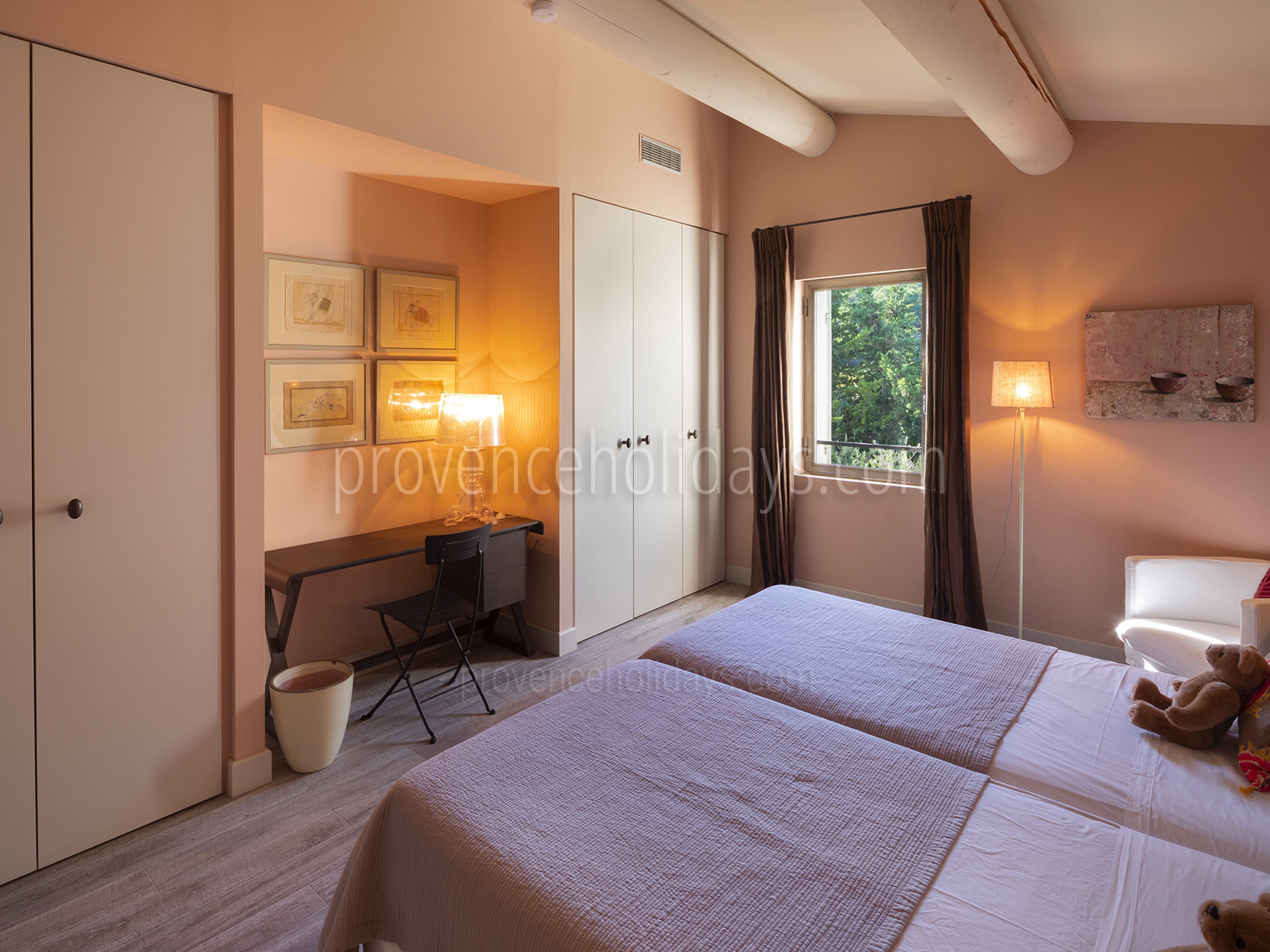 55 - Mas des Alpilles: Villa: Bedroom