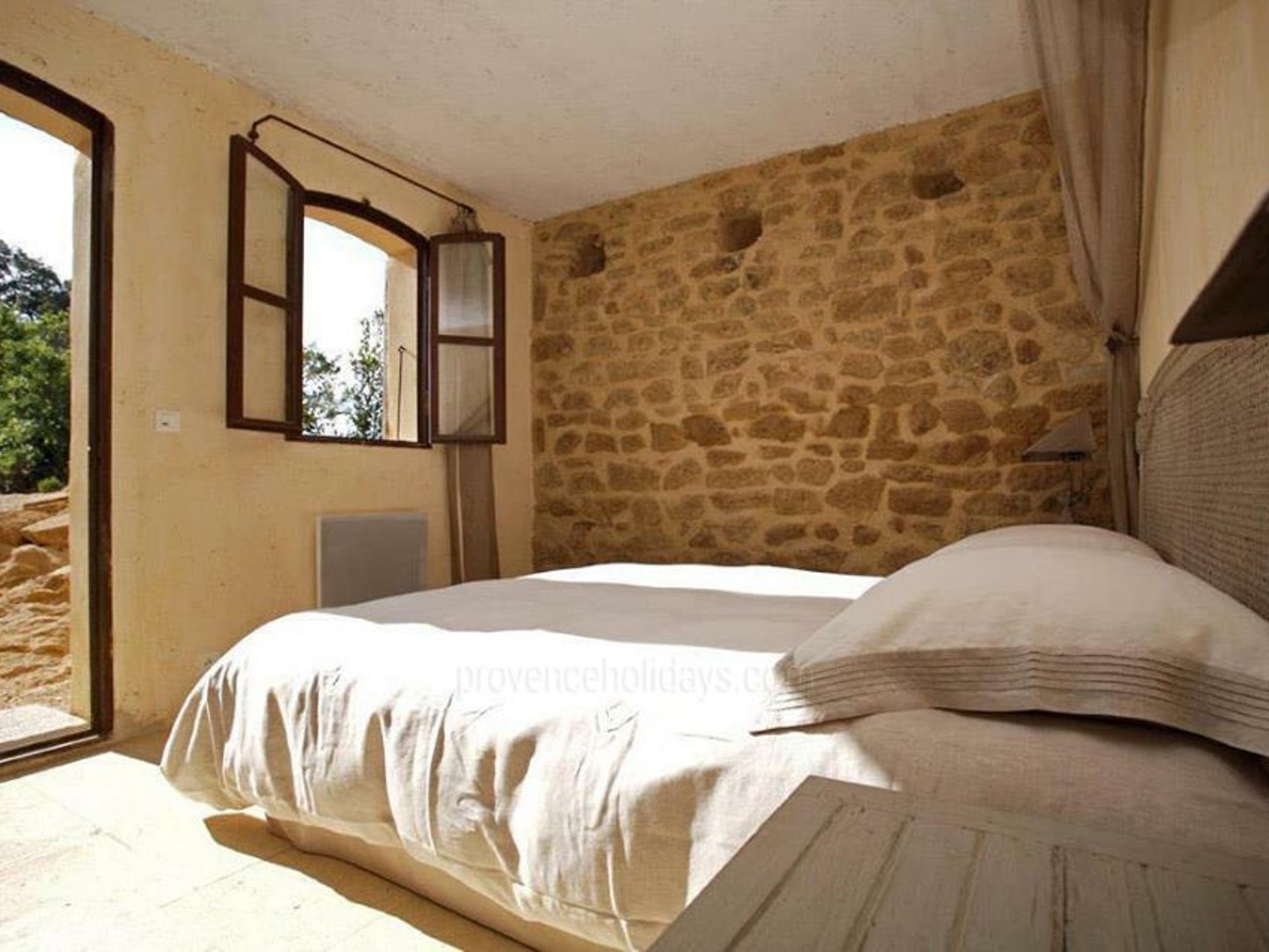 4 - Mas de Beaumes: Villa: Bedroom