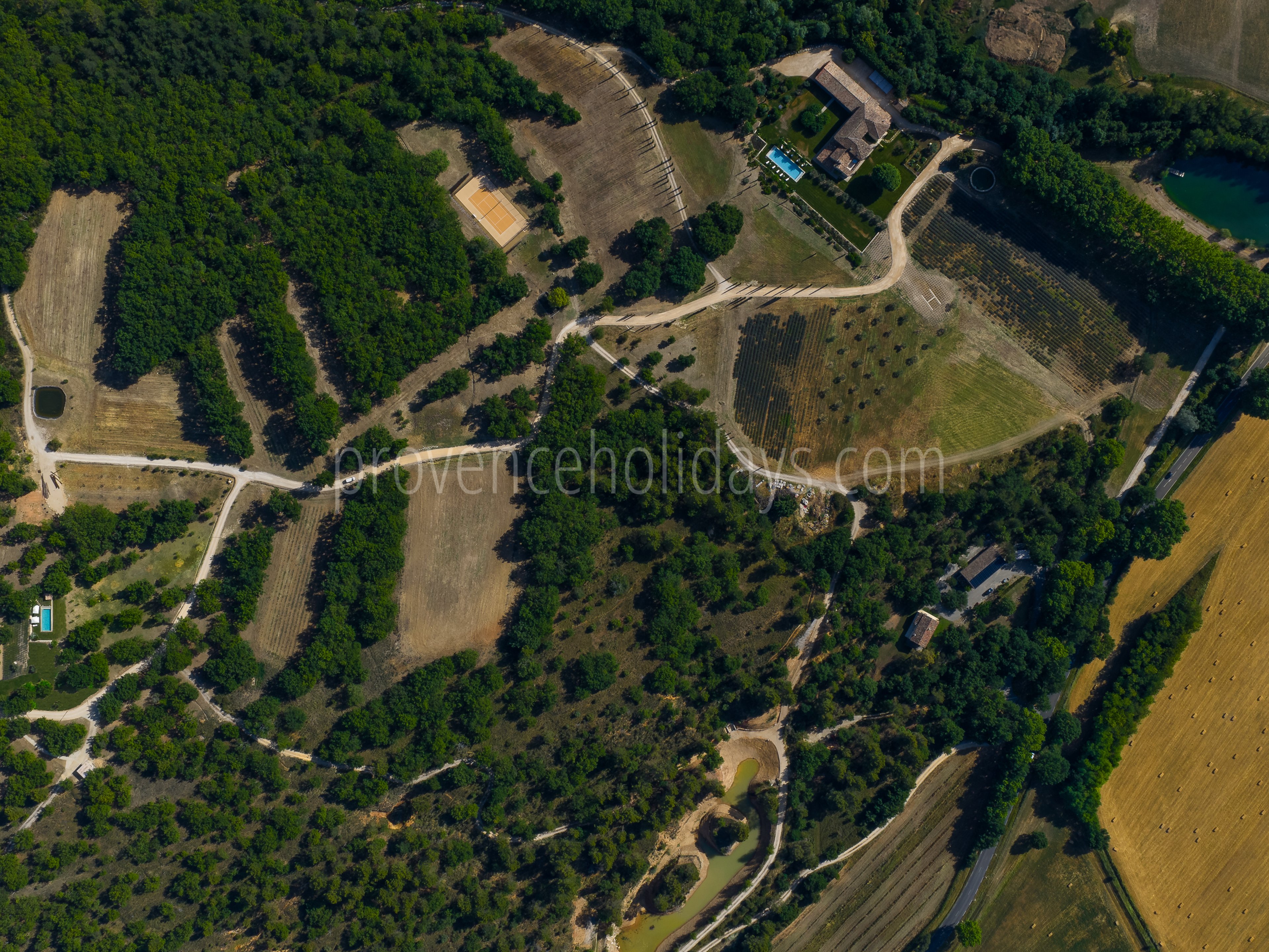 132 - Domaine des cascades: Villa: Exterior
