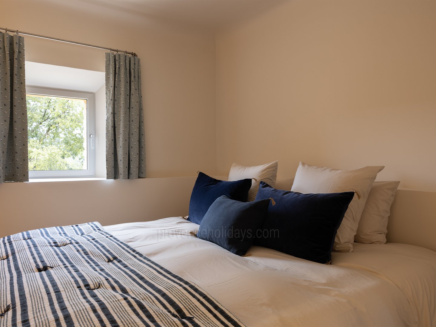 28 - Grand Mas de Provence: Villa: Bedroom