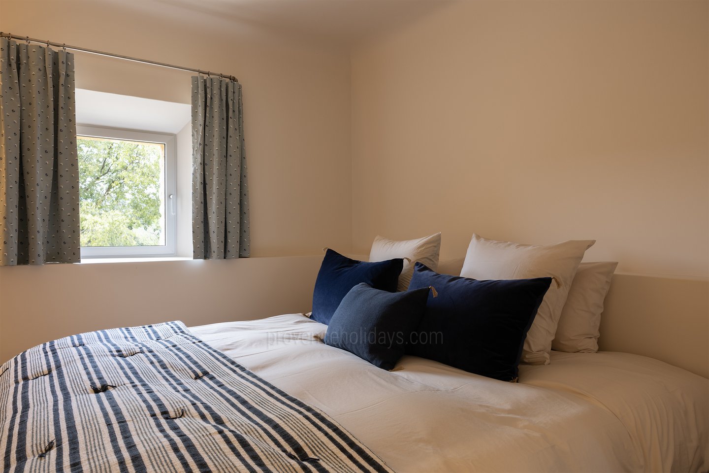 27 - Grand Mas de Provence: Villa: Bedroom