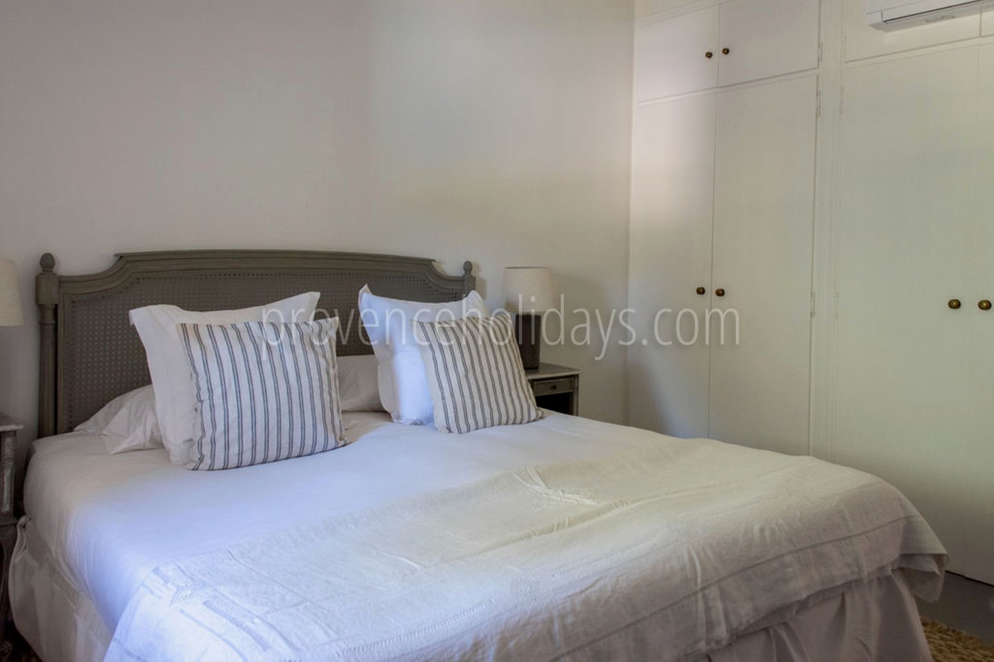61 - Mas Mouriès: Villa: Bedroom