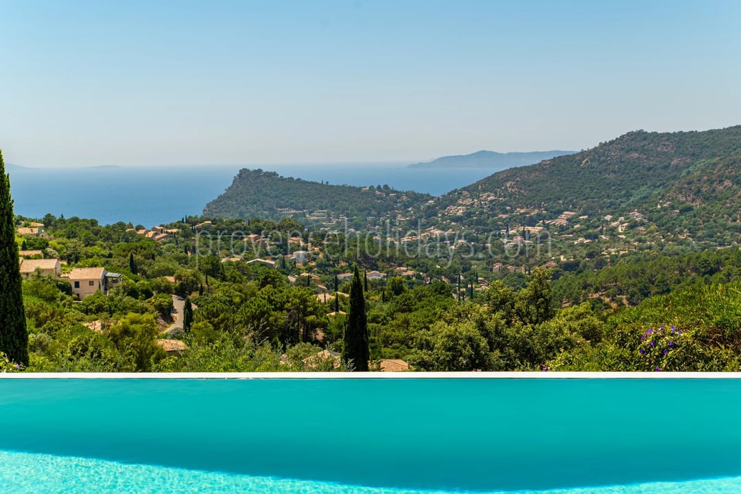 27 - Zeitgenössische Villa in Rayol-Canadel-sur-Mer: Villa: Pool