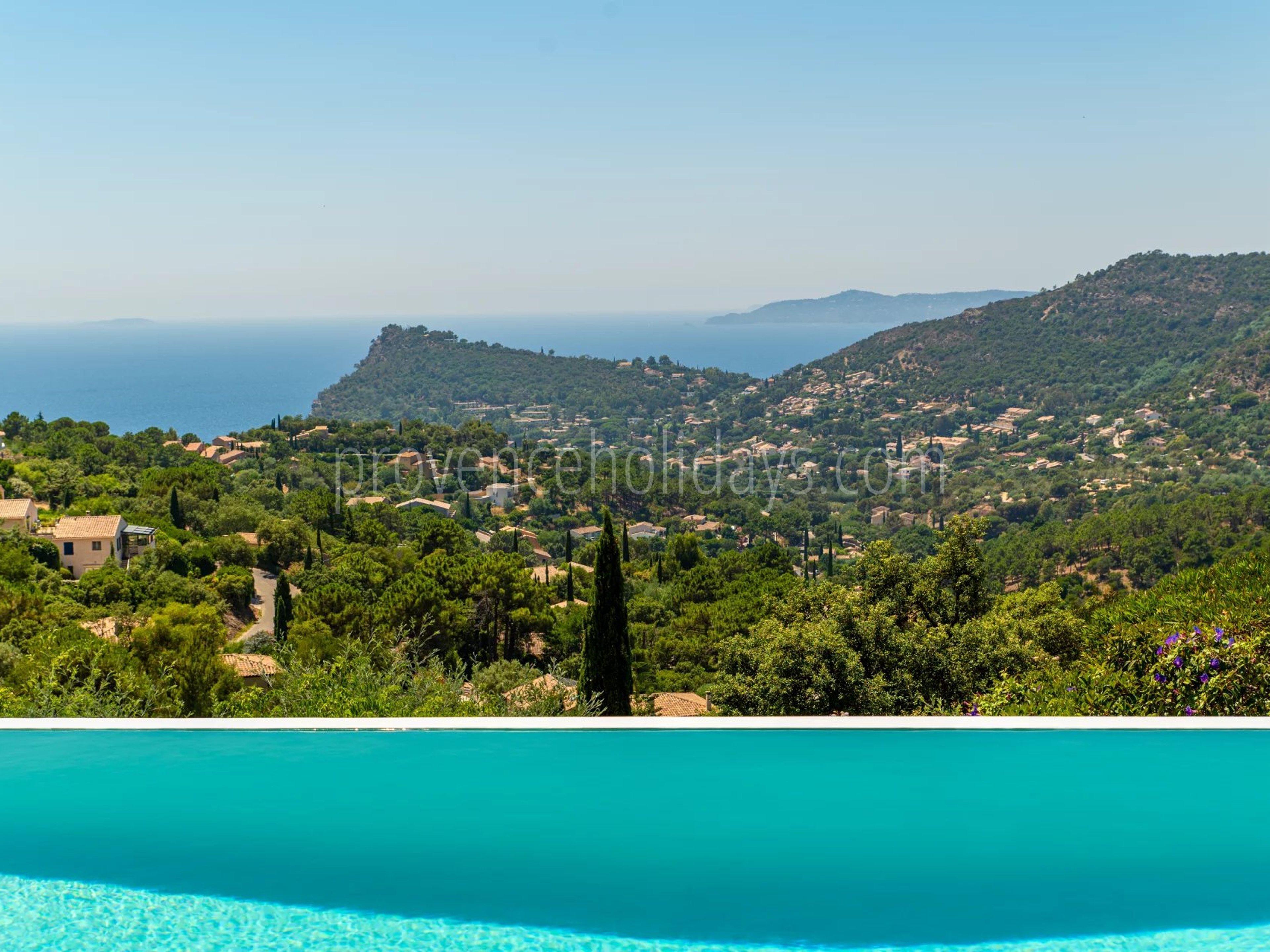 27 - Zeitgenössische Villa in Rayol-Canadel-sur-Mer: Villa: Pool
