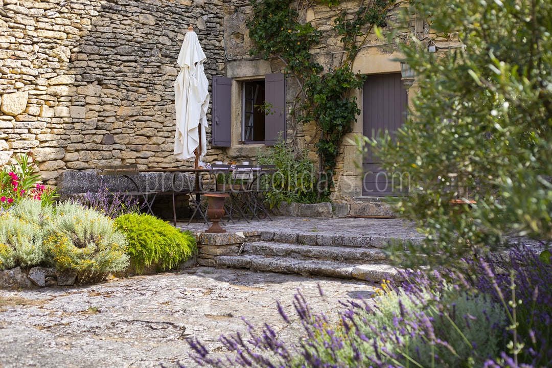 17 - La Garrigue: Villa: Exterior