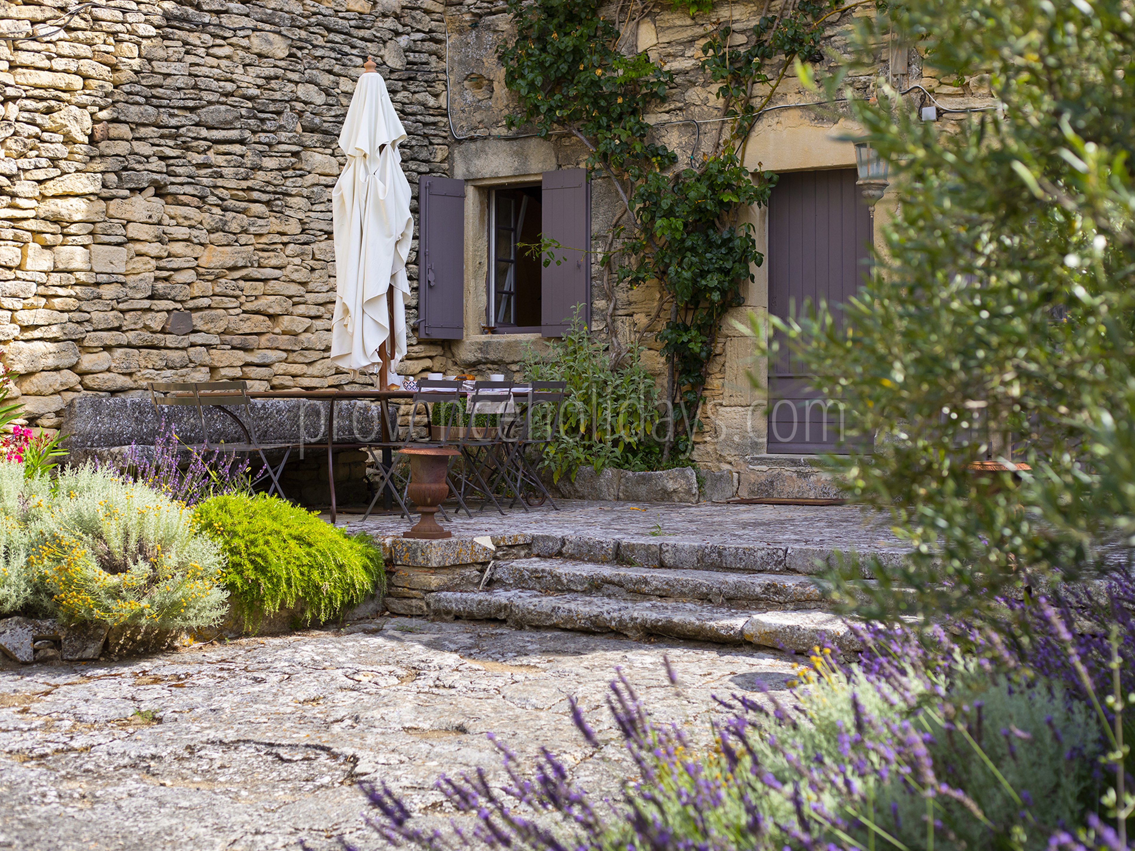 17 - La Garrigue: Villa: Exterior
