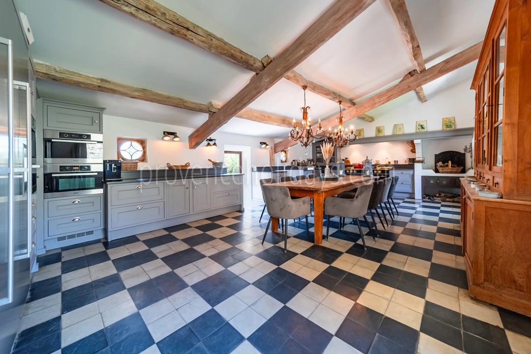 13 - Hameau en pierre à L\'Isle-sur-la-Sorgue: Villa: Interior