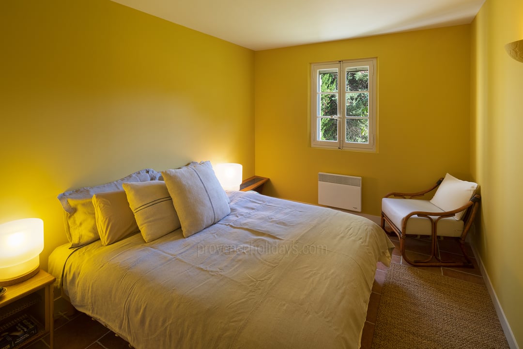 52 - Mas provence: Villa: Bedroom