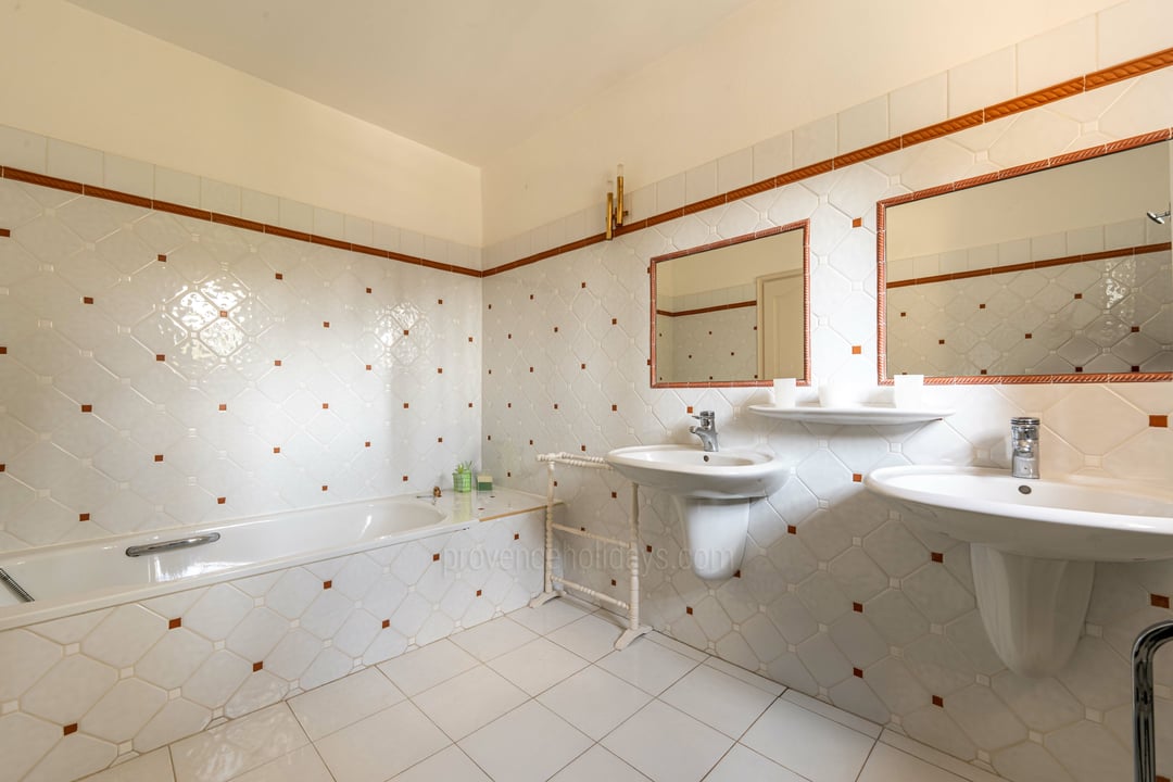 15 - Bastide des Cyprès: Villa: Bathroom