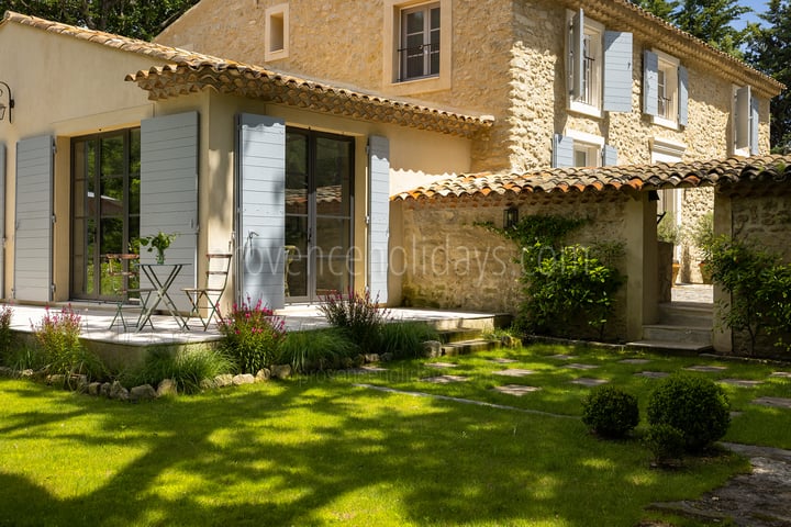 40 - Le Mas d\'Ansouis: Villa: Exterior