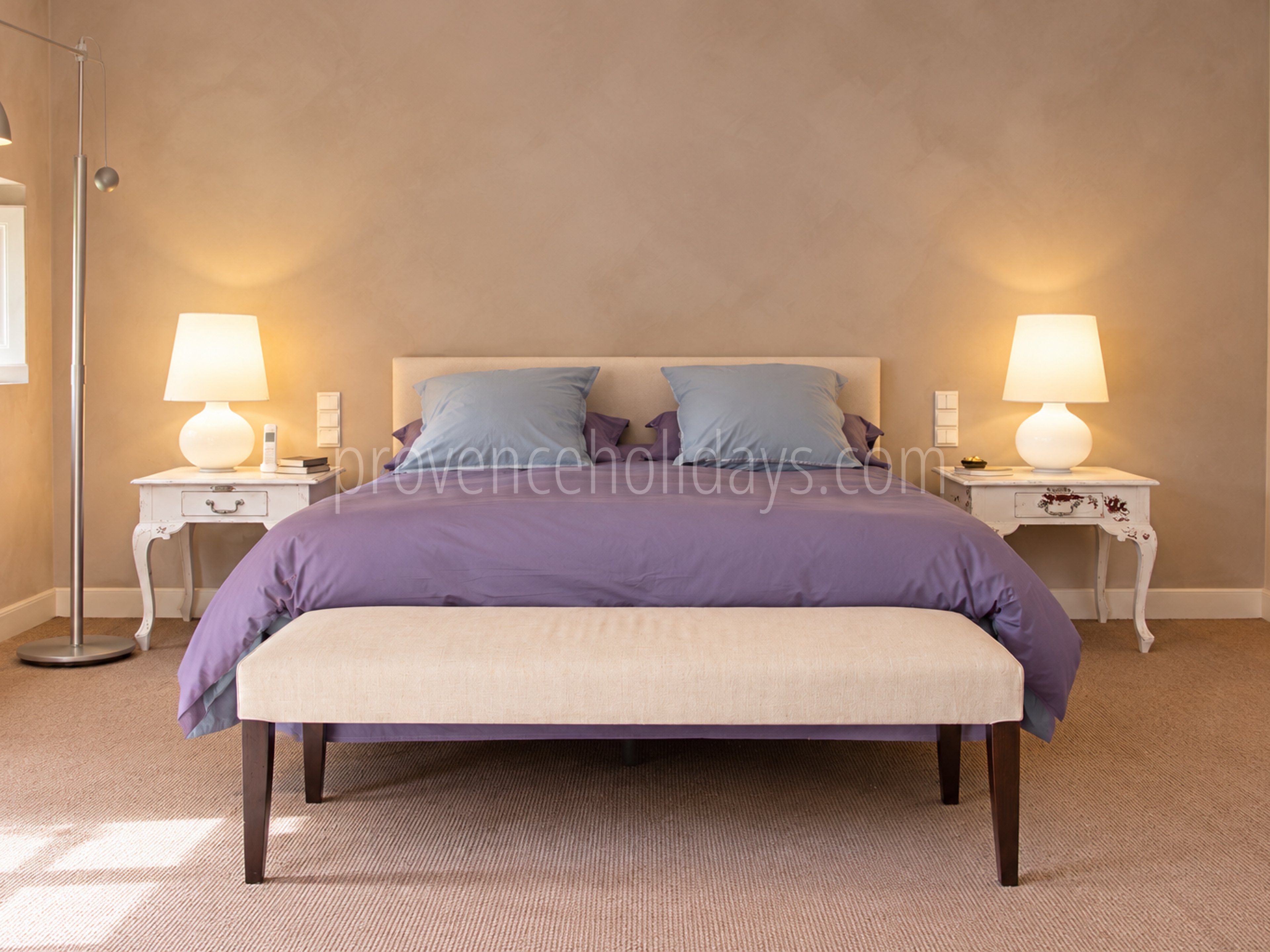27 - Authentic farmhouse in Saint-Rémy-de-Provence: Villa: Bedroom
