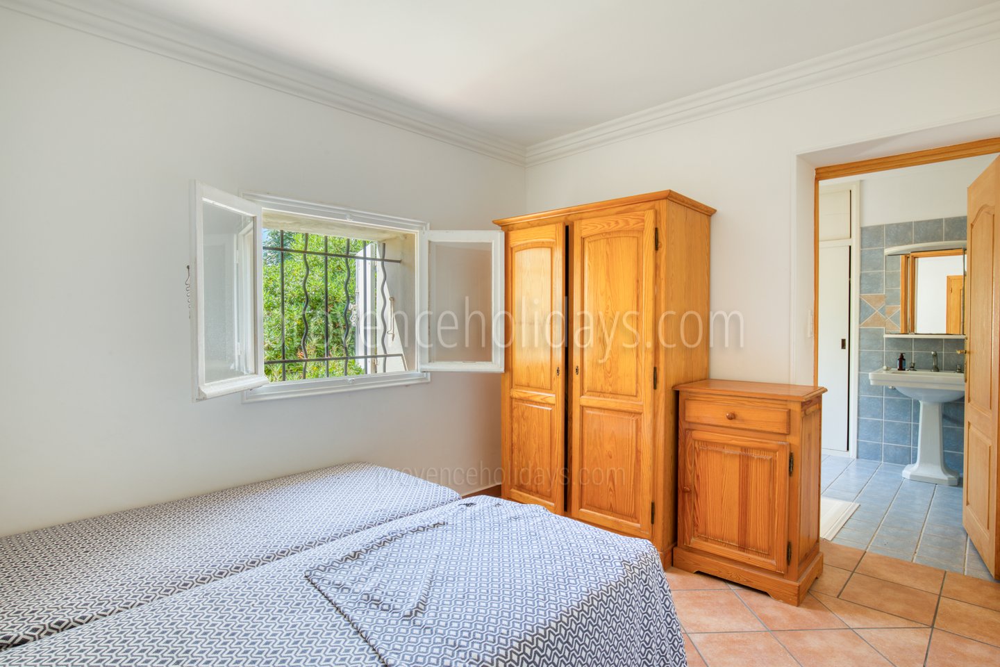 9 - Villa Estérel: Villa: Bedroom