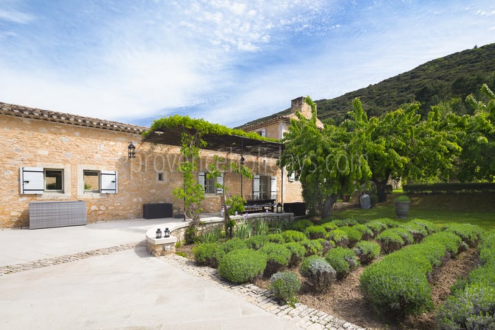23 - Mas Trigaud: Villa: Exterior