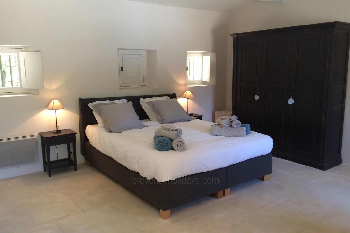 14 - Villa à Gordes: Villa: Bedroom