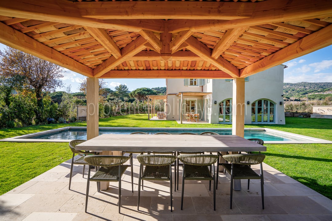 Gerenoveerde Provençaalse villa met zwembad en olijfgaard 4 - Villa Escalet: Villa: Exterior