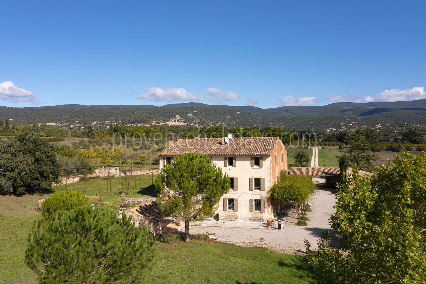 66 - La Bastide des Sources: Villa: Exterior