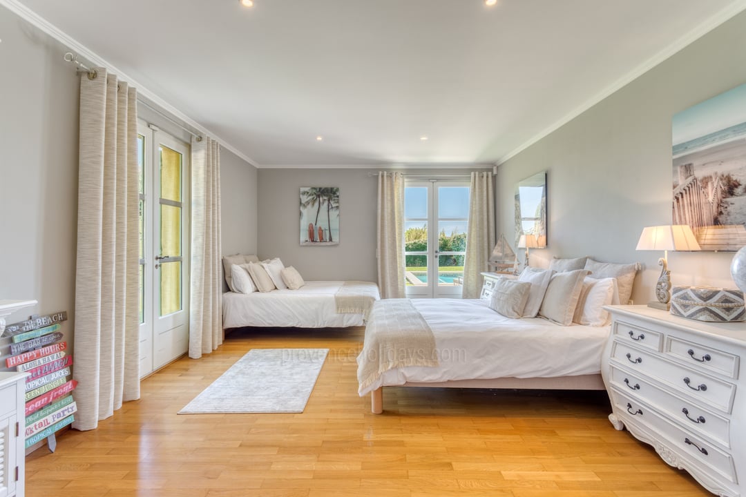 16 - Bastide Eternelle: Villa: Bedroom