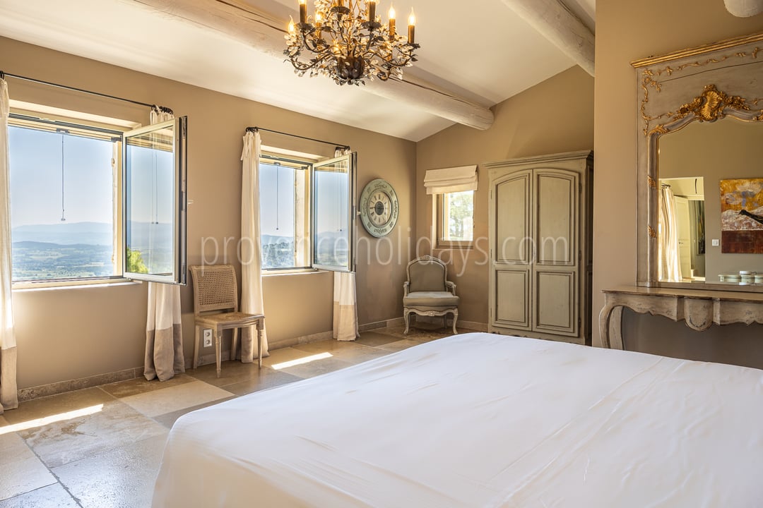 25 - Villa Alta Provence: Villa: Bedroom