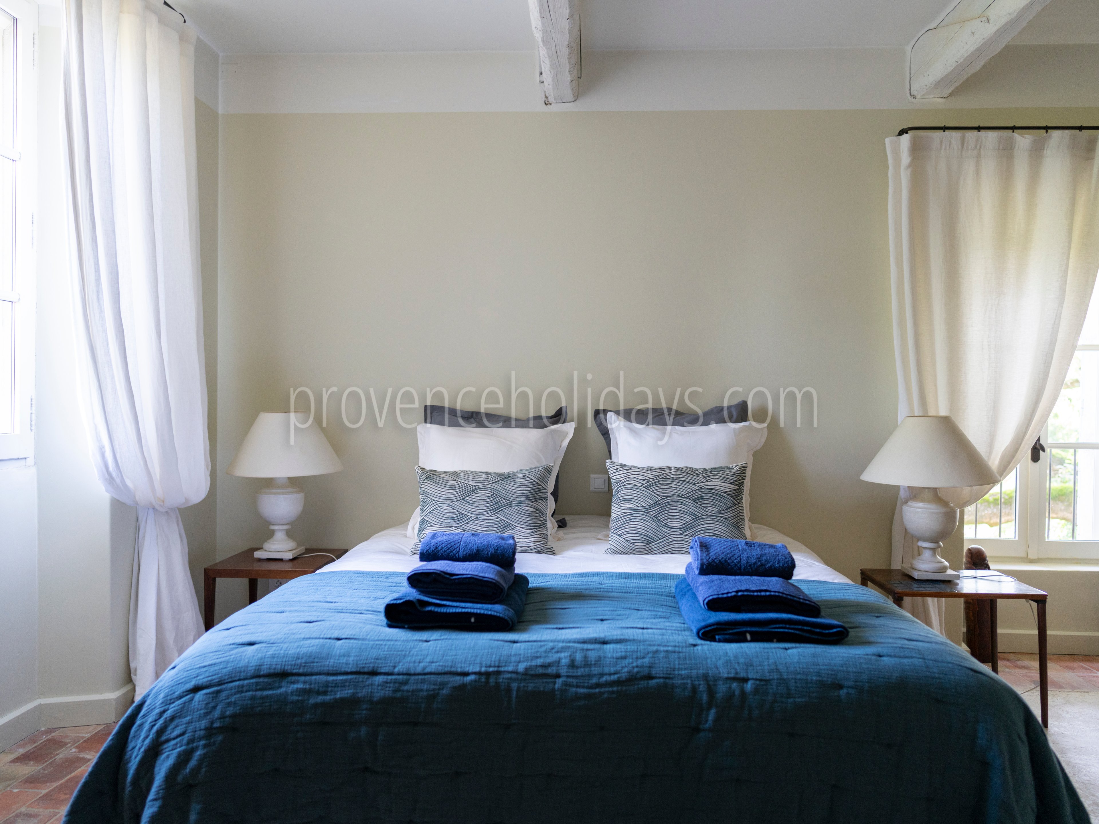 89 - La Bastide Neuve: Villa: Bedroom