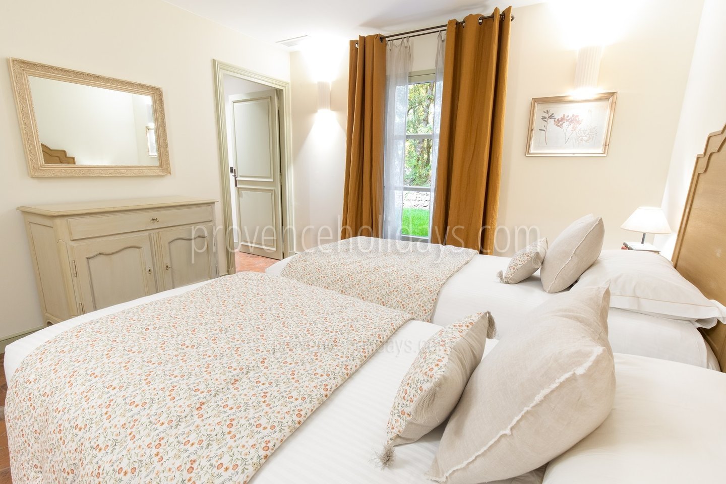 22 - Villa La Vigne: Villa: Bedroom
