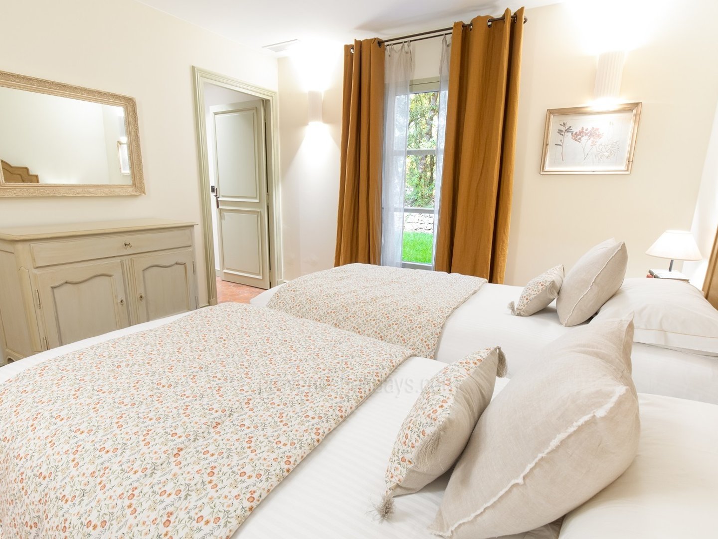 17 - Villa La Vigne: Villa: Bedroom