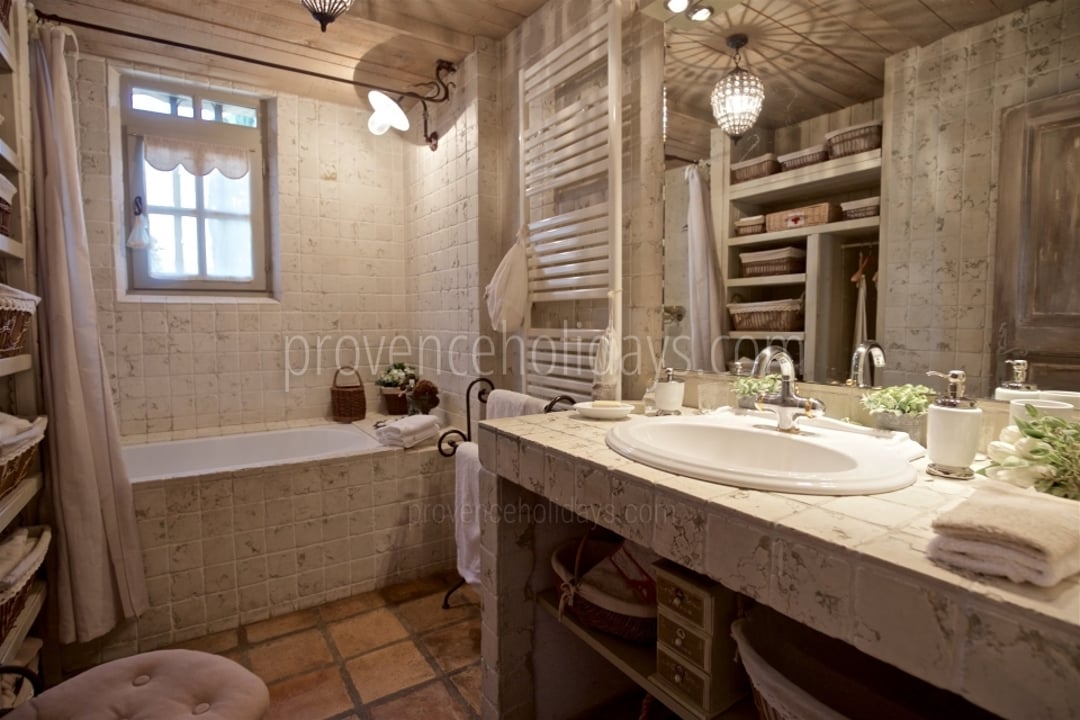 43 - Le Mas des Lavandes: Villa: Bathroom