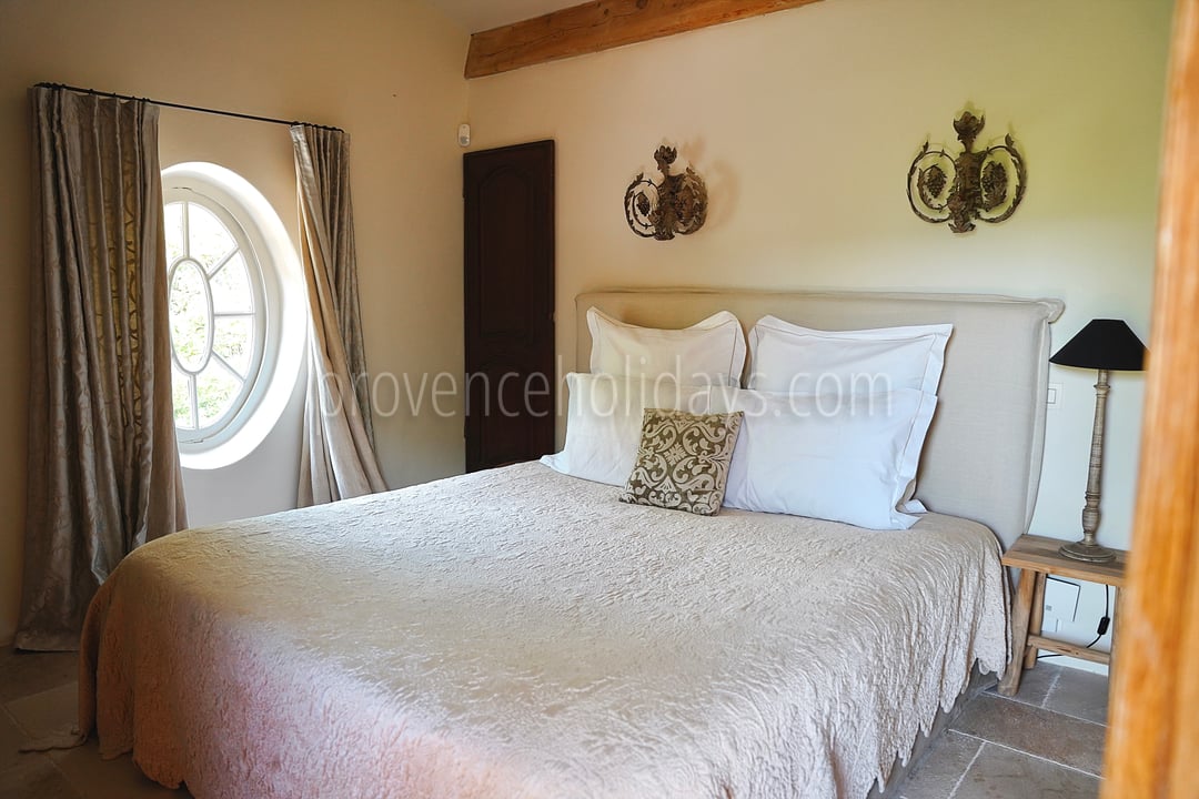 11 - Le Mazet des Collines: Villa: Bedroom 1