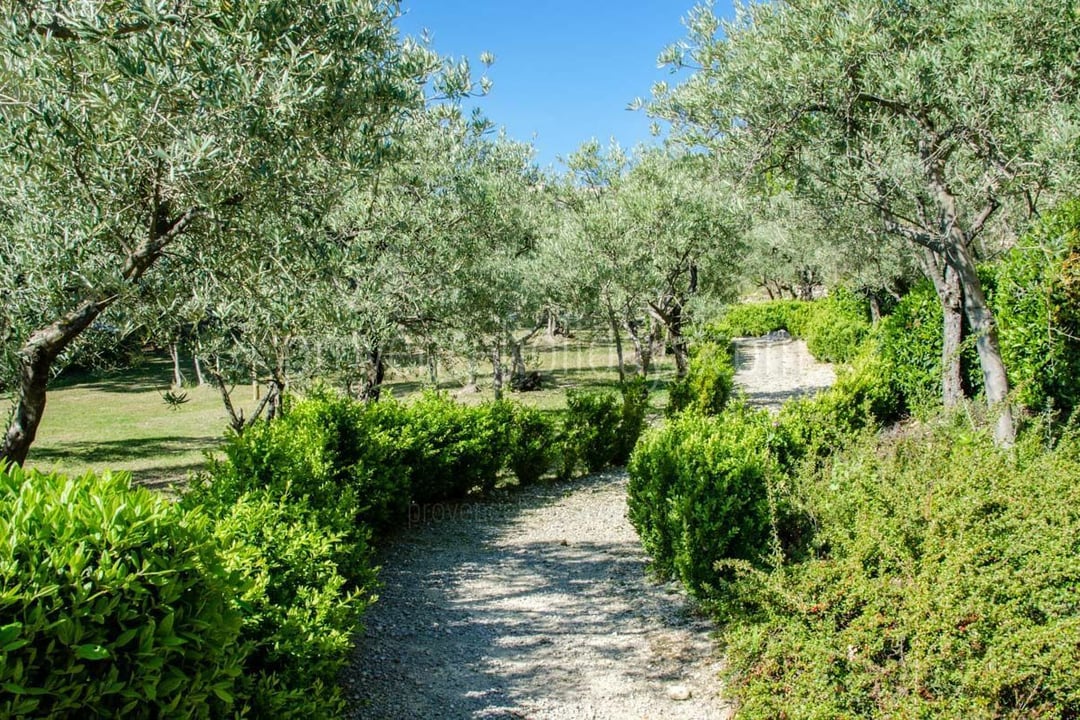 13 - Le Mas de Gordes: Villa: Exterior