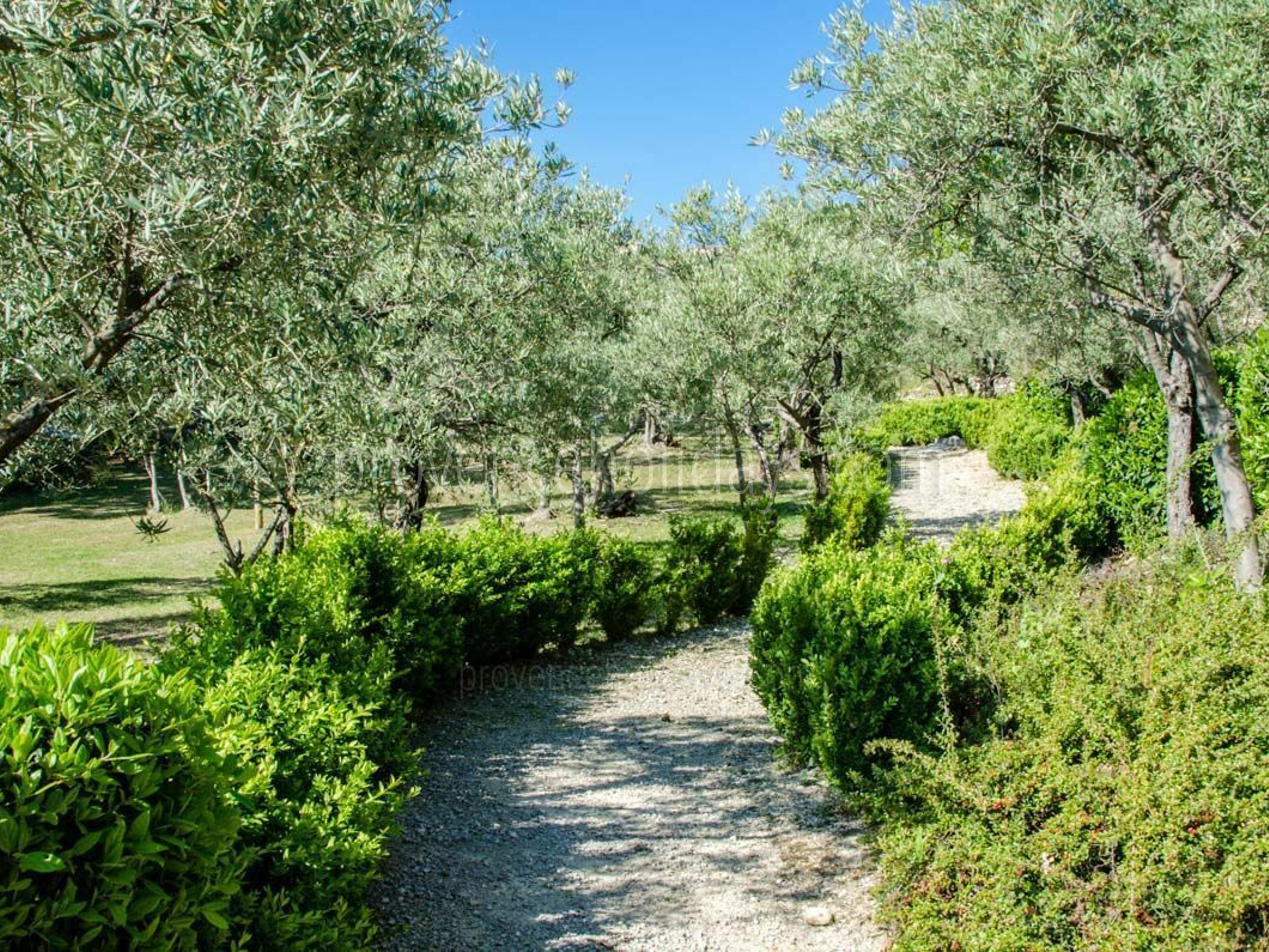 13 - Le Mas de Gordes: Villa: Exterior