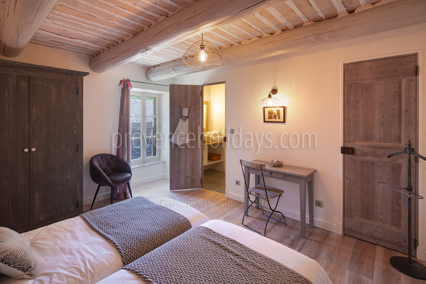 30 - Mas Robion: Villa: Bedroom