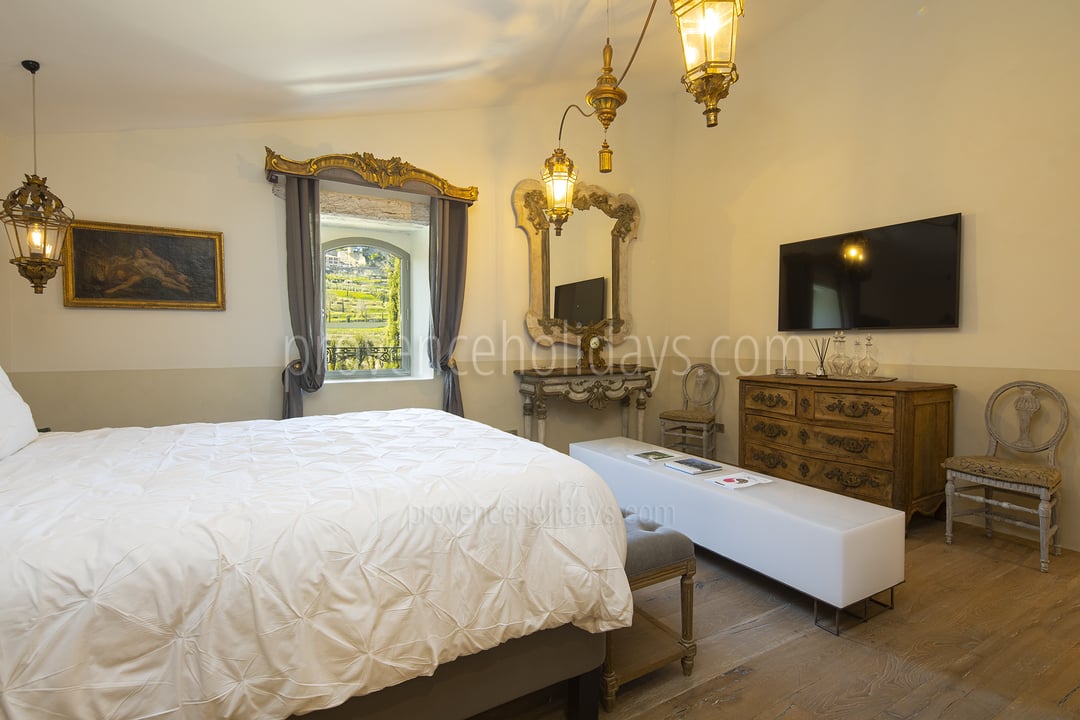 4 - Le Mas des Cyprès: Villa: Bedroom