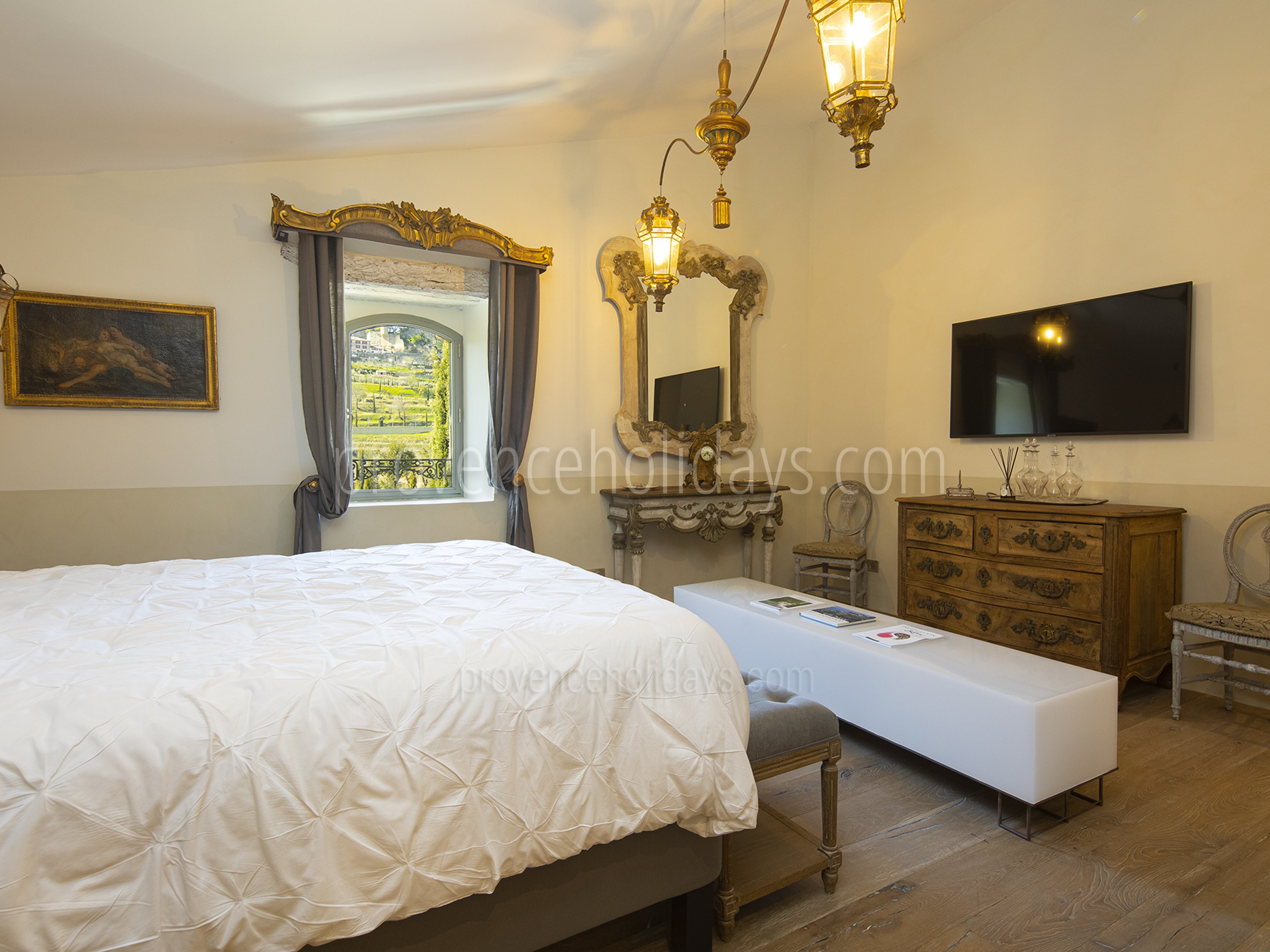 4 - Le Mas des Cyprès: Villa: Bedroom