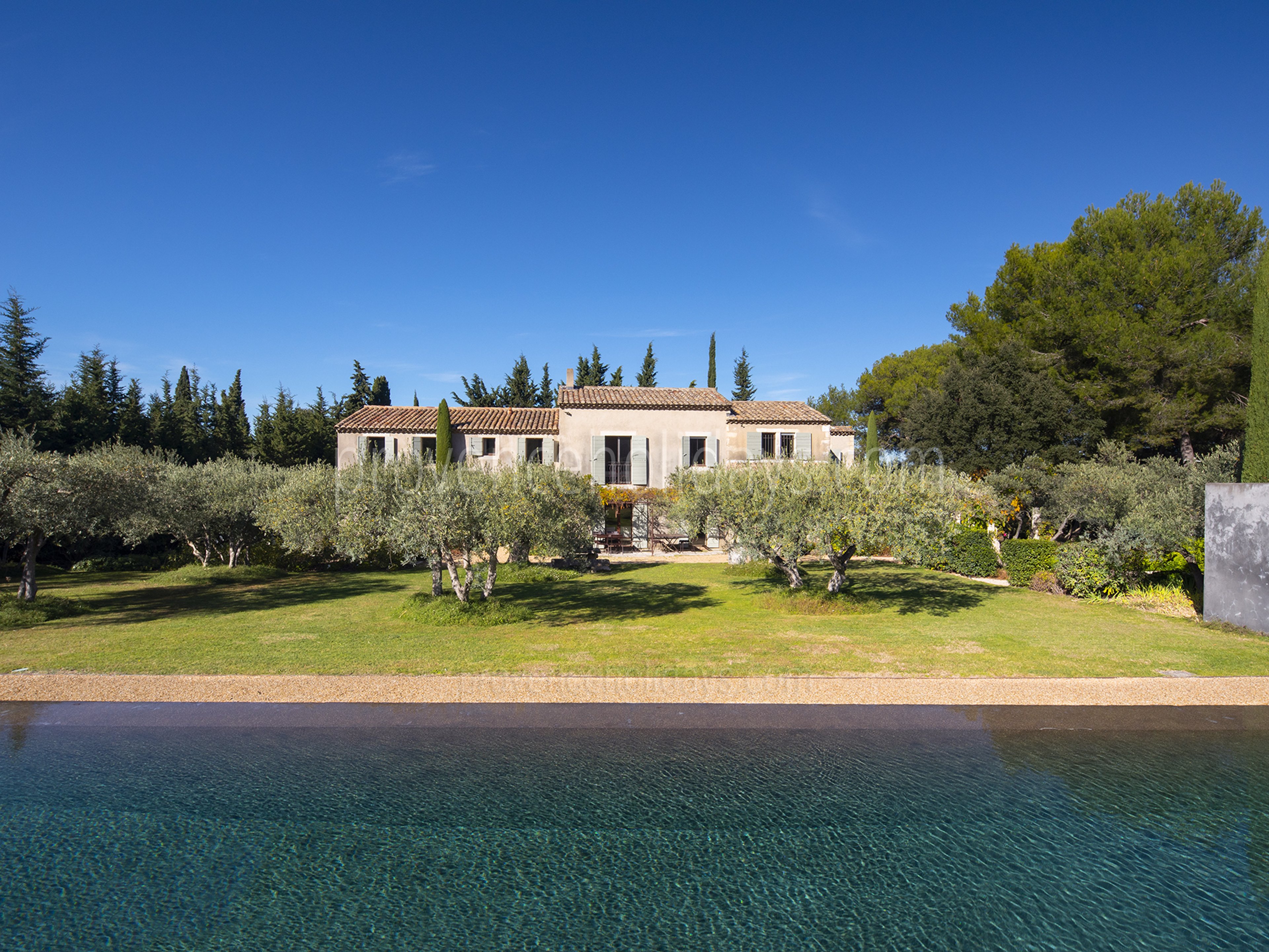 43 - Mas des Alpilles: Villa: Exterior