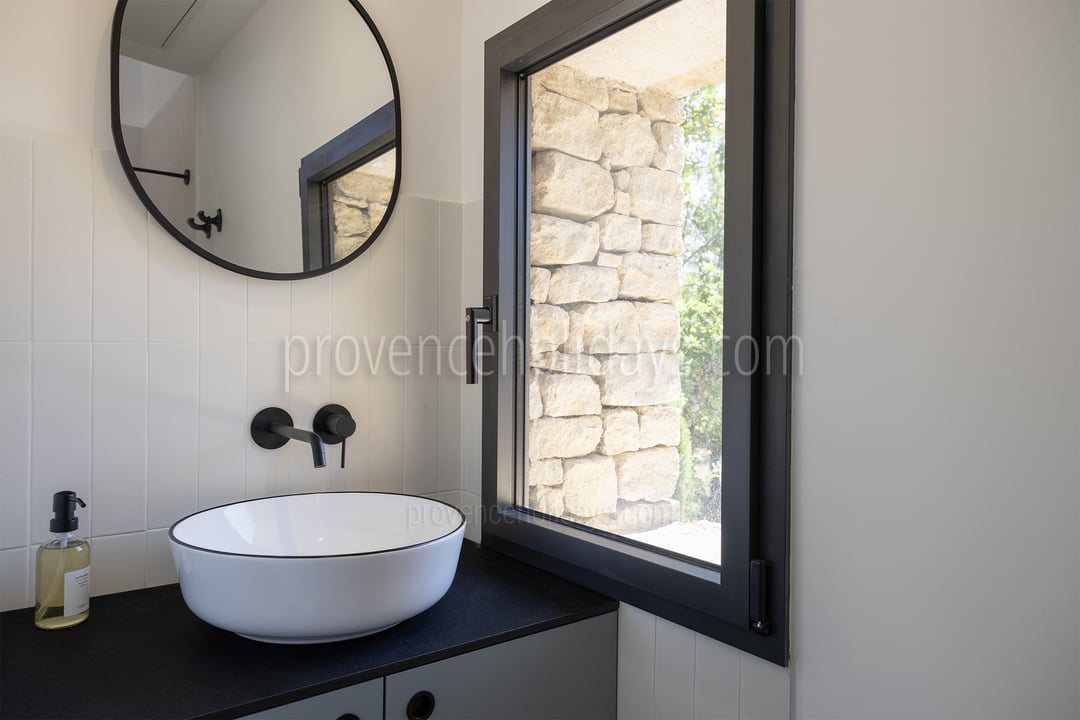 28 - Mas des Chênes Blancs: Villa: Bathroom